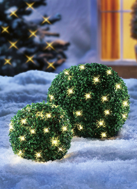 Weihnachten - Naturnahe Buchsbaumkugeln mit Beleuchtung, in Farbe GRÜN, in Ausführung Buchsbaumkugel, klein