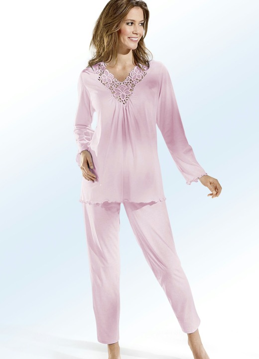 Schlafanzüge & Shortys - Pyjama, Langarm mit V-Ausschnitt und Spitze, in Größe 036 bis 054, in Farbe ROSÉ Ansicht 1