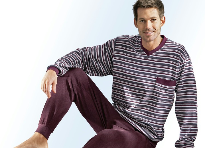 Nachtwäsche - Pyjama mit Bündchenabschlüssen, V-Ausschnitt und garngefärbtem Ringeldessin, in Größe 046 bis 060, in Farbe CHIANTI Ansicht 1