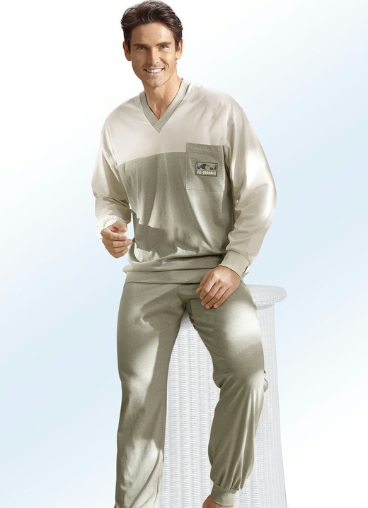Nachtwäsche - Götting Pyjama mit V-Ausschnitt, Brusttasche und Bündchen, in Größe 046 bis 060, in Farbe ECRU-RESEDA MELIERT