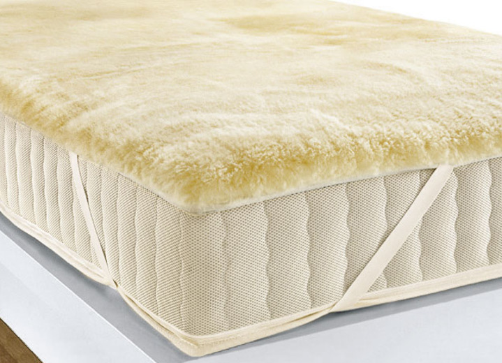 Bettwaren - Merino-Lammfell-Serie von Kaiser aus reinem Naturlammfell, in Größe 110 (Kissen, 1 Fellseite 20x40 cm) bis 136 (Naturform, Länge ca. 110 cm), in Farbe NATUR Ansicht 1