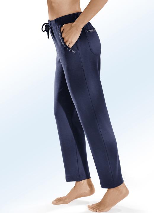 Freizeithosen - Hose mit dekorativer Nietenzier in 5 Farben Freizeithosen - Hose mit dekorativer Nietenzier in 5 Farben, in Größe 018 bis 056, in Farbe MARINE