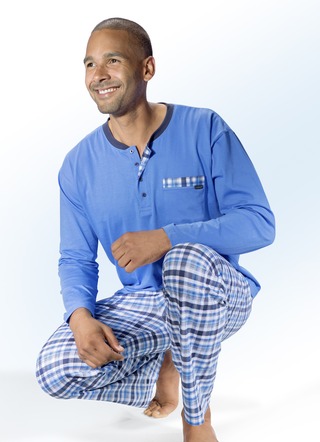 Pyjama mit Knopfleiste, Brusttasche und Karodessin