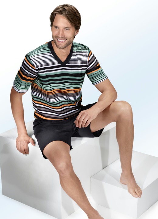 Nachtwäsche - Shorty mit V-Ausschnitt, Brusttasche und Ringeldessin Nachtwäsche - Shorty mit V-Ausschnitt, Brusttasche und Ringeldessin, in Größe 046 bis 060, in Farbe GRÜN-ORANGE-SCHWARZ