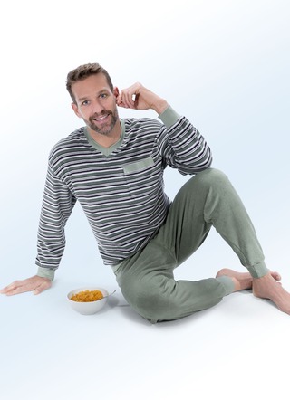 Pyjama mit Bündchenabschlüssen, V-Ausschnitt und garngefärbtem Ringeldessin