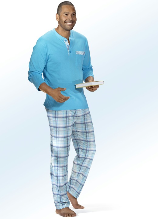 Nachtwäsche - Pyjama mit Knopfleiste, aufgesetzter Brusttasche und Karodessin, in Größe 046 bis 060, in Farbe TÜRKIS-MINT-JEANSBLAU
