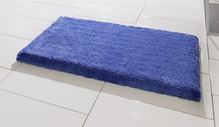 - Ultrasofte Table Tuft Badgarnitur  aus dem Hause Grund, in Größe 100 (Vorleger halbrund, 50/ 80 cm) bis 110 (Hänge-WC-Garnitur, 2-teilig), in Farbe BLAU