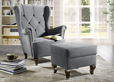 Eleganter Ohrenbackensessel mit Hocker