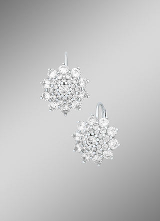 Eleganz in Silber: Ohrringe mit Zirkonia