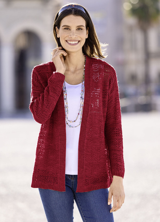 Jacken, Gilets & Sets - Strickjacke in feinem Netzstrick, in Größe 038 bis 054, in Farbe KIRSCHROT Ansicht 1