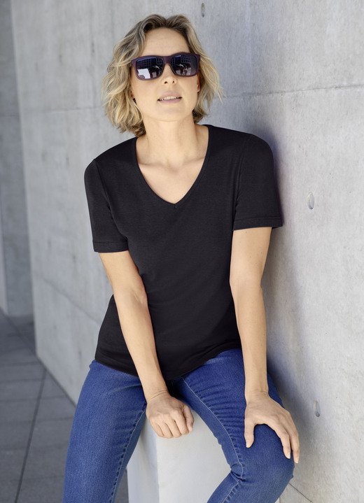 Shirts - Shirt mit hohem Tragekomfort in 10 Farben Shirts - Shirt mit hohem Tragekomfort in 10 Farben, in Größe 034 bis 052, in Farbe SCHWARZ