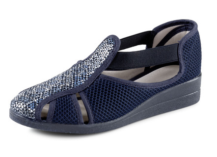 Slipper mit luftigen Durchbrüchen