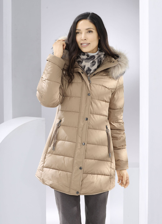Jacken, Mäntel, Blazer - Funktionsjacke mit figurfreundlicher Längssteppung seitlich Jacken, Mäntel, Blazer - Funktionsjacke mit figurfreundlicher Längssteppung seitlich, in Größe 036 bis 052, in Farbe BEIGE