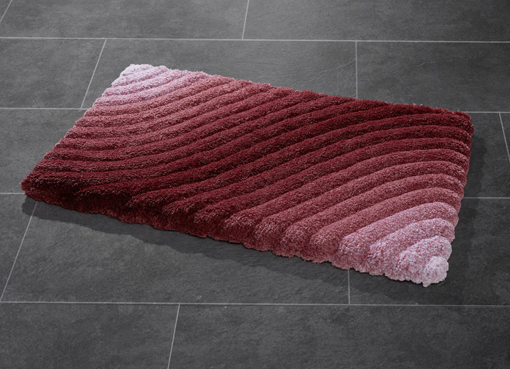 Badgarnituren - Barfussweiche Badgarnitur mit latexierter Rückseite, in Größe 100 (Vorleger halbrund, 50/ 80 cm) bis 112 (WC-Deckelbezug, 47/ 50 cm), in Farbe BORDEAUX Ansicht 1