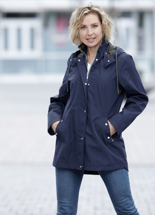 Jacken, Mäntel, Blazer - Funktionsjacke mit kleinem Regenschild an der abnehmbaren Kapuze Jacken, Mäntel, Blazer - Funktionsjacke mit kleinem Regenschild an der abnehmbaren Kapuze, in Größe 038 bis 054, in Farbe NAVY