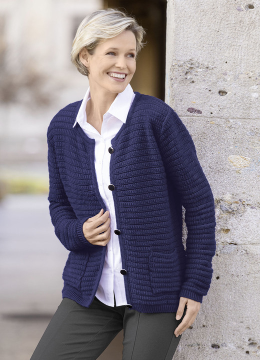 Jacken, Gilets & Sets - Strickjacke mit Struktur allover, in Größe 038 bis 054, in Farbe MARINE Ansicht 1