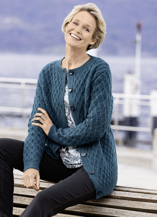 Jacken, Gilets & Sets - Strickjacke mit Rautenstruktur, in Größe 038 bis 054, in Farbe PETROL