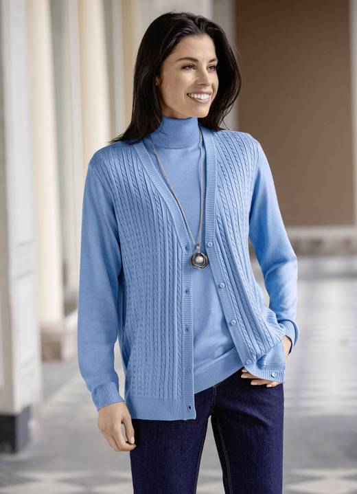 Jacken, Gilets & Sets - Strickjacke mit Zöpfchenstruktur Jacken, Gilets & Sets - Strickjacke mit Zöpfchenstruktur, in Größe 036 bis 052, in Farbe BLEU