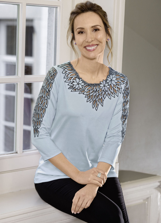 Shirts - Shirt mit aufwendig bestücktem Tüll in 3 Farben, in Größe 036 bis 052, in Farbe BLEU Ansicht 1