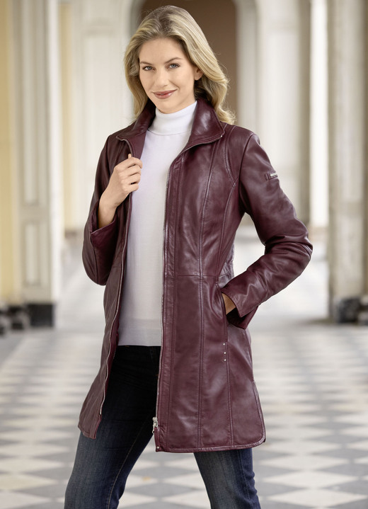 Ledermode - Lederkurzmantel von «Cabrini» Ledermode - Lederkurzmantel von «Cabrini», in Größe 036 bis 050, in Farbe BORDEAUX
