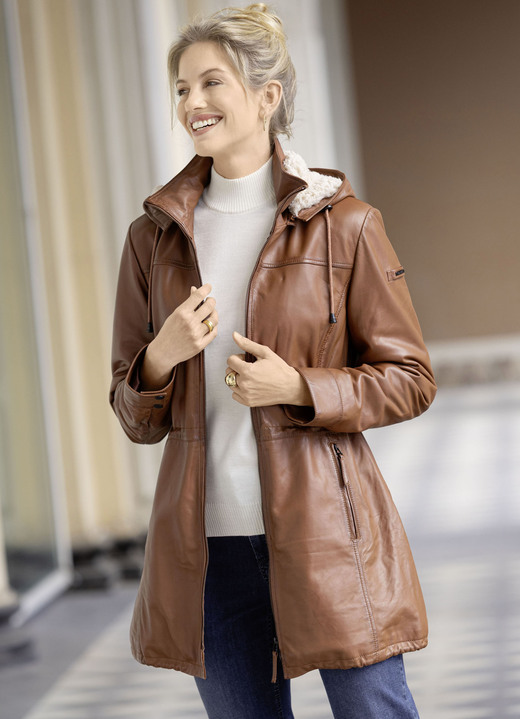 Ledermode - Lederkurzmantel von «Cabrini» Ledermode - Lederkurzmantel von «Cabrini», in Größe 036 bis 050, in Farbe COGNAC ANTIK