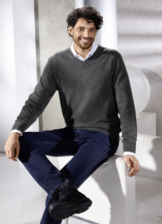 Hemden, Pullover & Shirts - Unifarbener V-Pullover in 4 Farben Hemden, Pullover & Shirts - Unifarbener V-Pullover in 4 Farben, in Größe L(52/54) bis XL(56/58), in Farbe ANTHRAZIT MELIERT