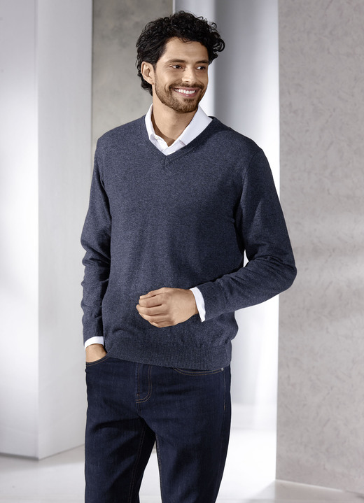 Hemden, Pullover & Shirts - Unifarbener V-Pullover in 4 Farben Hemden, Pullover & Shirts - Unifarbener V-Pullover in 4 Farben, in Größe L(52/54) bis XL(56/58), in Farbe DUNKELBLAU MELIERT