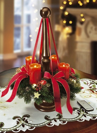 Adventskranz mit Holzständer und LED-Echtwachskerzen