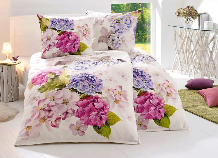 - Bettwäsche-Garnitur in schöner Blütenpracht, in Farbe MULTICOLOR