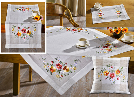 Accessoires mit zarten Blümchen-Motiven