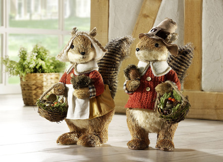 Witzige Eichhörnchen aus Stroh