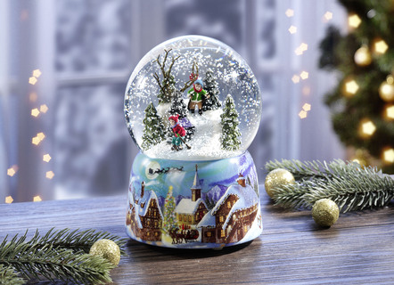 Schneekugel mit mechanischem Spielwerk