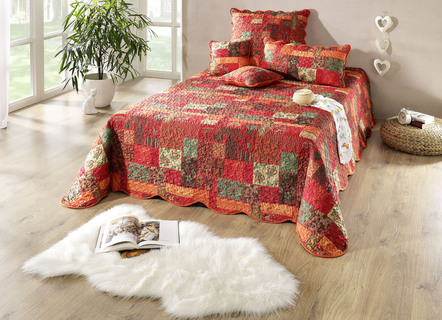 Tagesdecke und Kissenbezüge in moderner Patchwork-Optik mit Uni-Rückseite