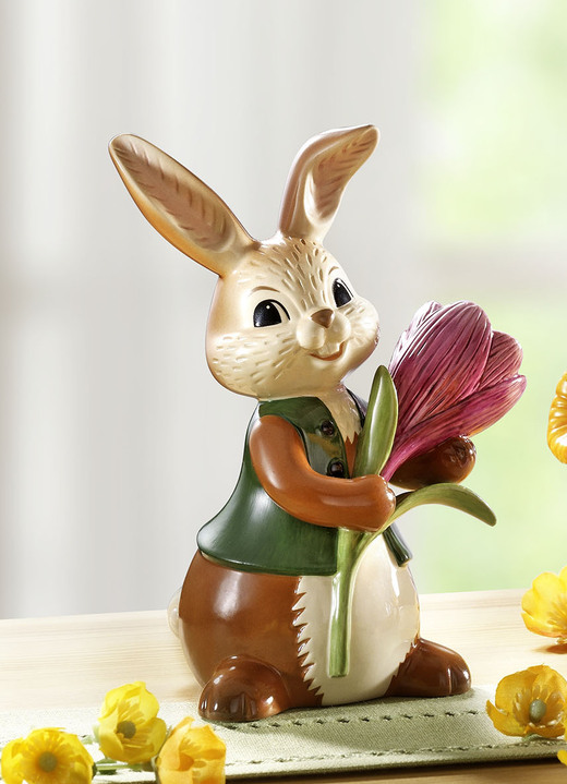 - Goebel-Hasen mit Blume aus Feinsteingut, in Farbe BUNT, in Ausführung Hase mit Krokus