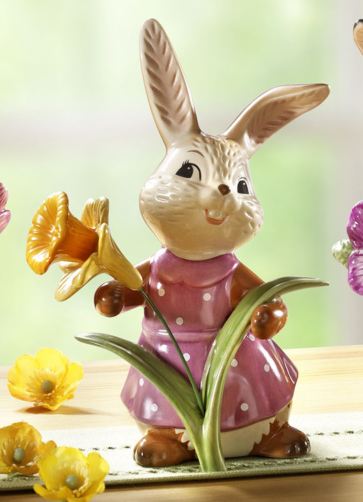 - Goebel-Hasen mit Blume aus Feinsteingut, in Farbe BUNT, in Ausführung Hase mit Narzisse