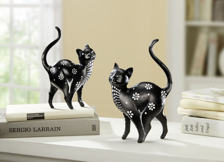 Katzen mit Punkten und Blumenmuster