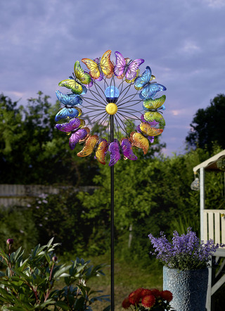 Solar-Windrad aus Metall