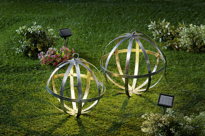 Solarlampen - Solarleuchte mit silbern-glänzender Metalloberfläche, in Farbe SILBER, in Ausführung LED-Kugel klein Ansicht 1