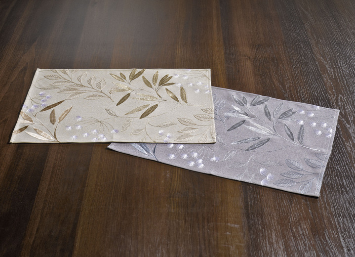 Tischdecken - Bestickte Tisch- und Raumdekoration mit Gräser- und Blätter-Dessin, in Größe 130 (2 Deckchen, 35x 50 cm) bis 404 (Kissenbezug, 40x 40 cm), in Farbe SILBER Ansicht 1