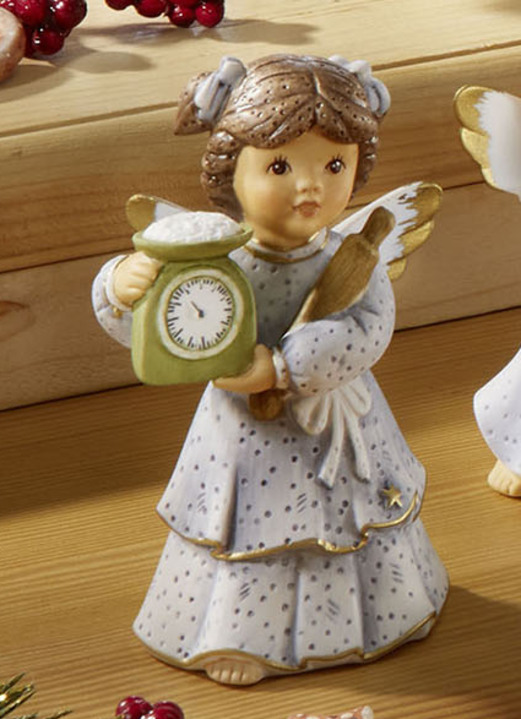 Goebel-Figuren - Szene Lebkuchenbäckerei aus der Nina & Marco-Serie, in Farbe BLAU, in Ausführung Engel mit Waage Ansicht 1