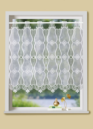 Kleinfenster-Vorhang mit Macramé-Abschluss