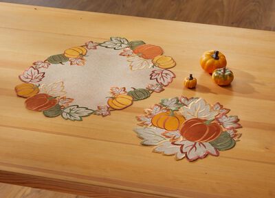 Tisch- und Raumdekoration mit Glanzgarn 