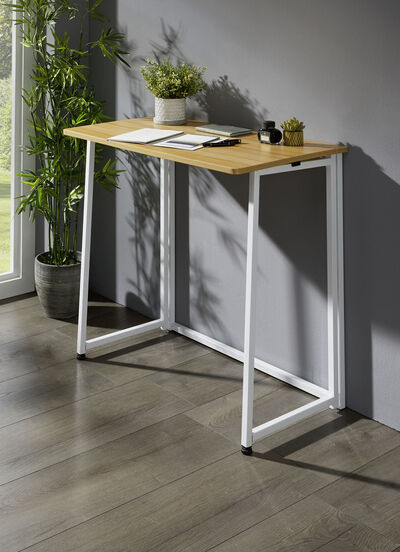 Schreibtisch mit Gestell aus Metall 
