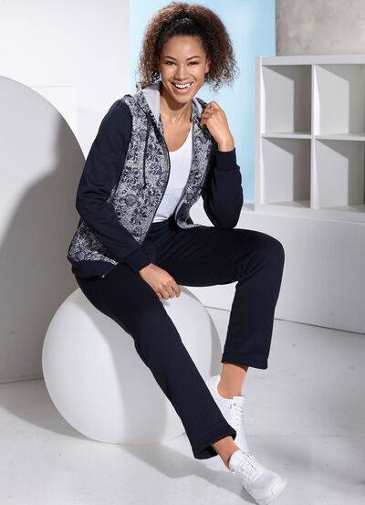 Freizeitanzug mit Kapuze 