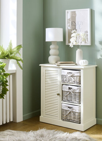 Teilmassive Kommode im Landhausstil 