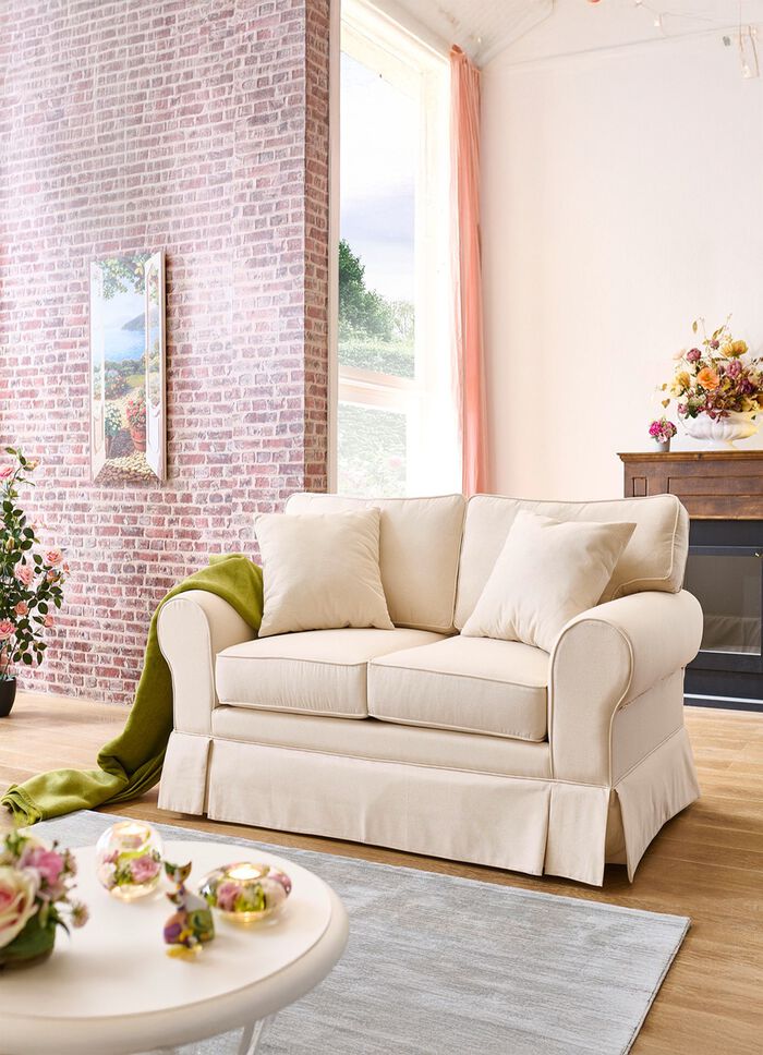 Frei im Raum aufstellbare Polsterm&ouml;bel mit Dekokissen 