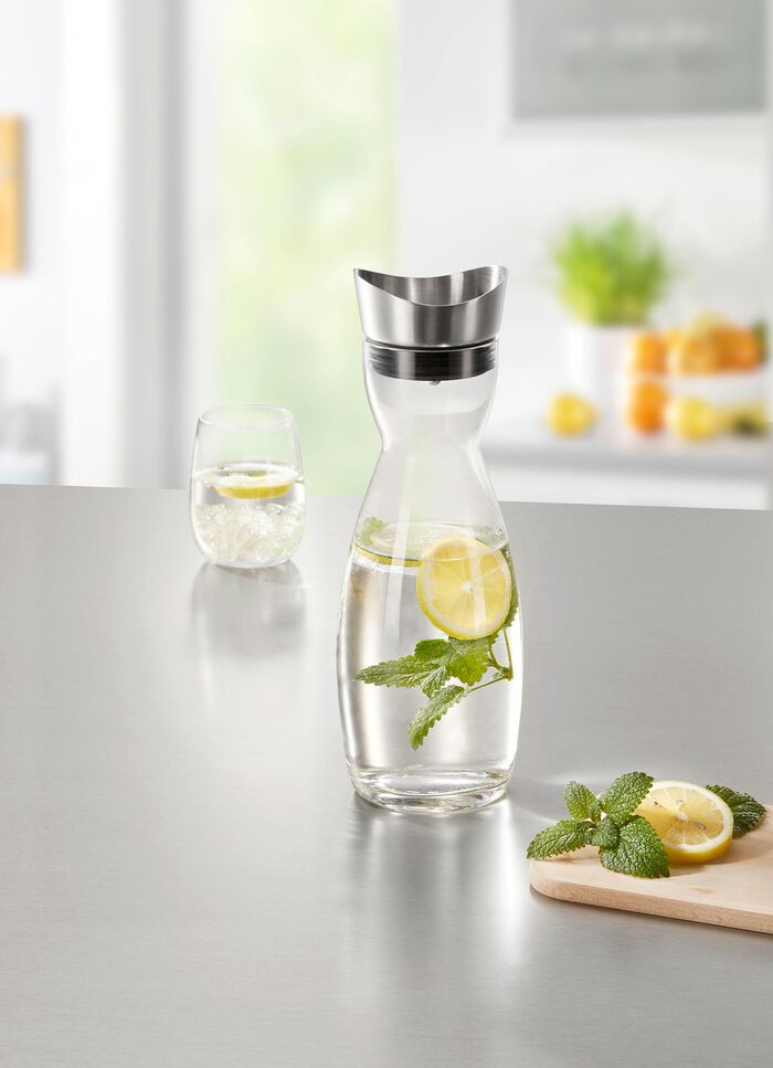 Glaskaraffe mit Edelstahl-Ausgiesser 