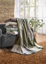 Kuschelige Decke mit Veloursbandeinfassung 