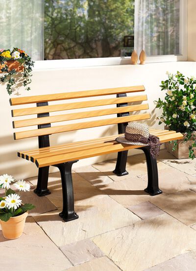 Gartenbank aus Kunststoff in Holzoptik 