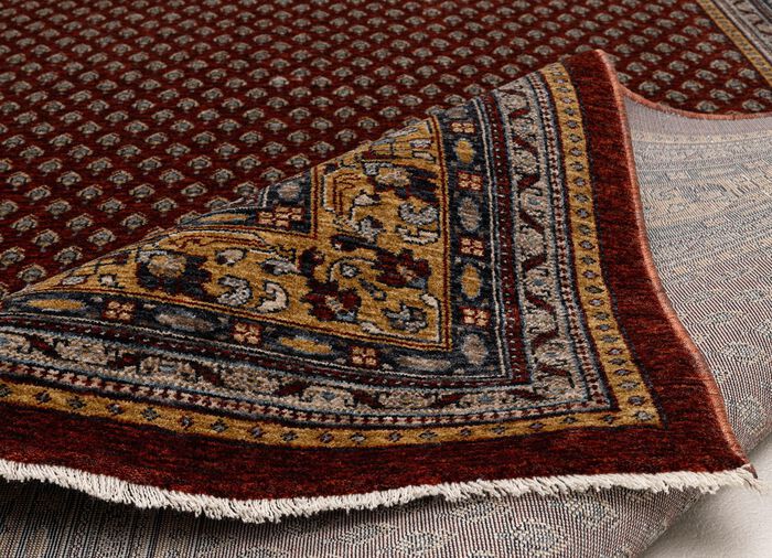 Klassisch sch&ouml;ne Br&uuml;cken und Teppiche mit hoher Flordichte 